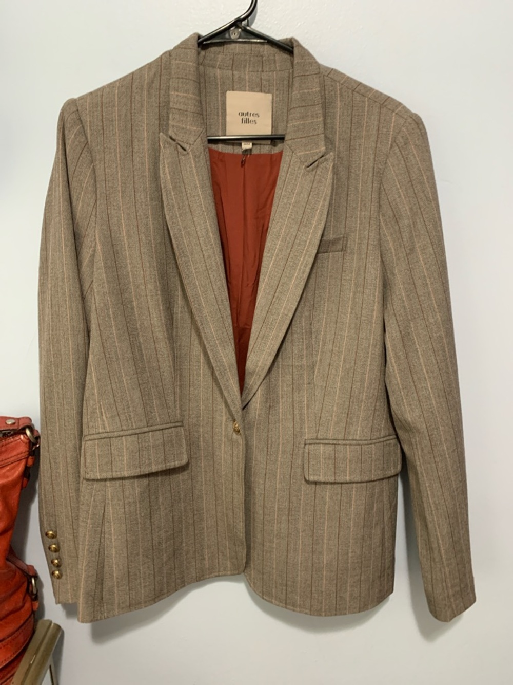 Autres filles NWOT gray tailored med blazer with a pink and burgundy pinstripe - Picture 2 of 8